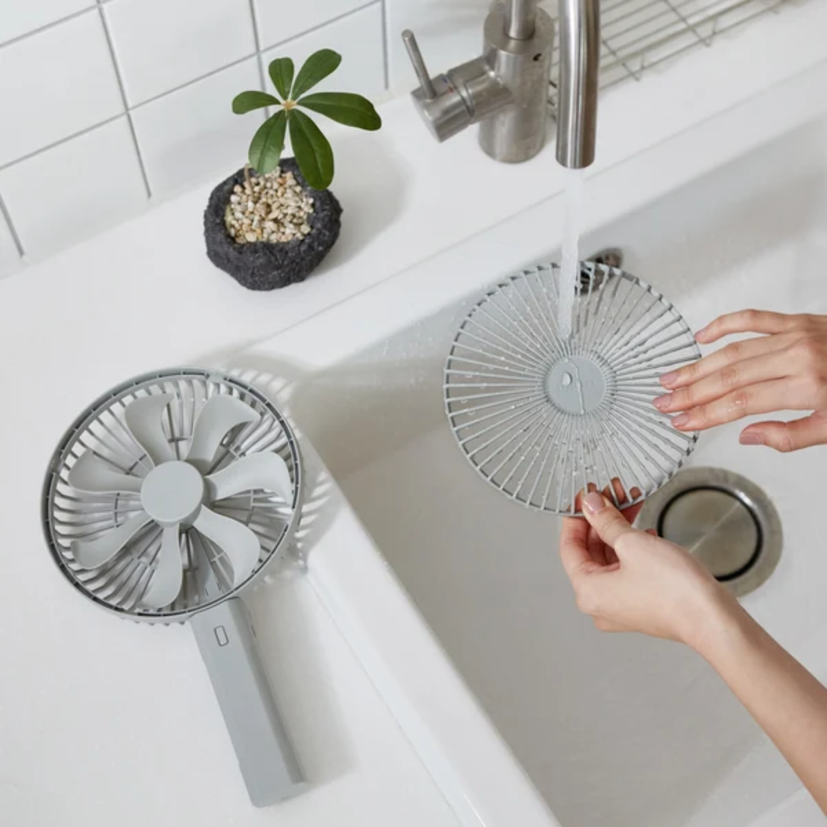 Claymore Handy A Lite Handheld Fan