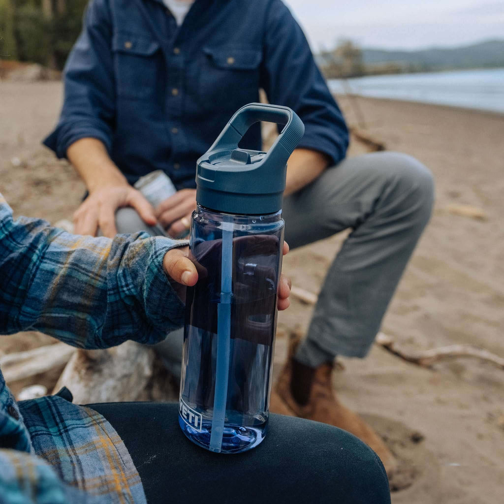 YETI Yonder® 25 OZ (750ml) Water Bottle with Color-Matched Yonder® Straw Cap